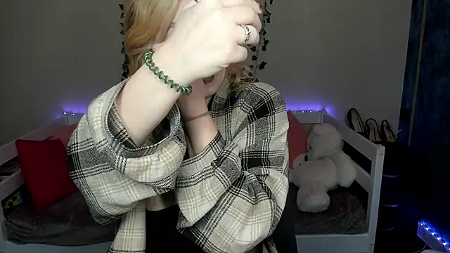 Snapshot of Emily_Gin chatting on November 19, 2025, 2:33 am Emily Gin online show from November 19, 2025, 2:33 am