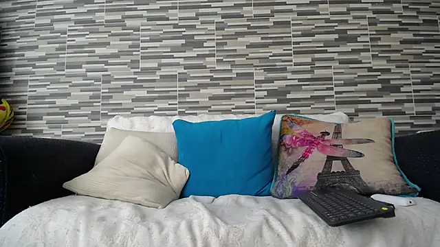 VioletaGomezCo online show from November 12, 2025, 2:39 pm