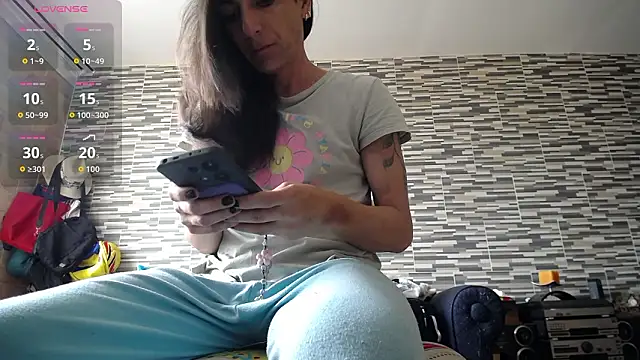 Snapshot of VioletaGomezCo chatting on March 9, 2026, 2:21 pm VioletaGomezCo online show from March 9, 2026, 2:21 pm