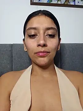 BrittanyDiaz online show from November 5, 2025, 8:20 pm