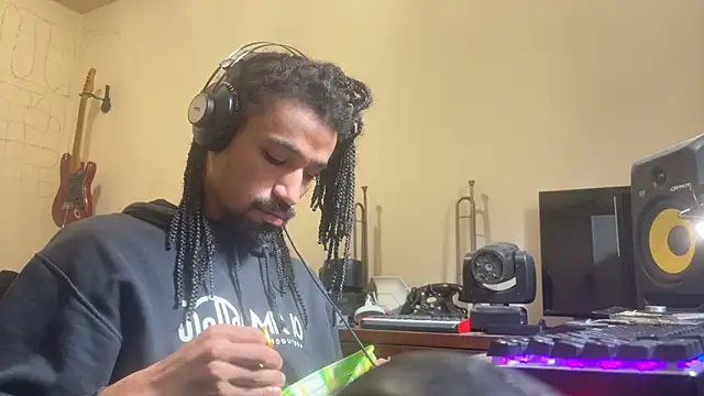 hotcamboy420 online show from November 3, 2025, 1:23 pm