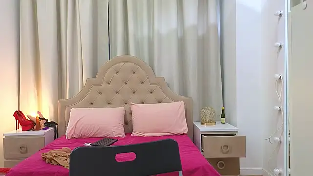 Snapshot of HairyLola chatting on March 11, 2025, 11:44 am HairyLola online show from March 11, 2025, 11:44 am