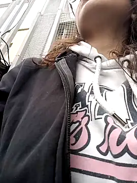 karlamorris  online show from January 28, 2025, 1:27 pm