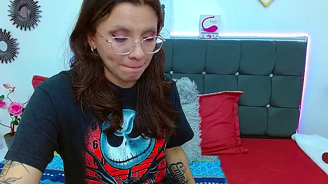 karlamorris  online show from February 3, 2025, 4:20 pm