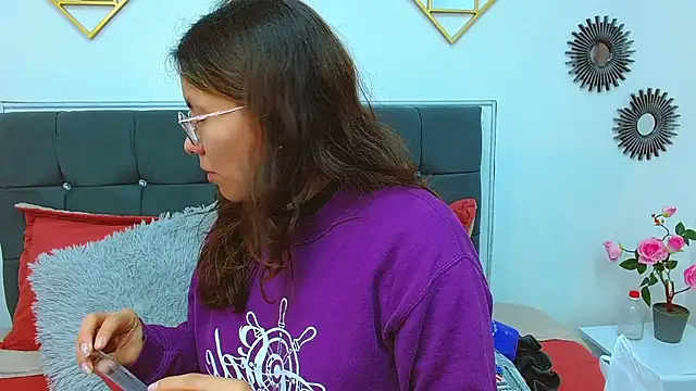 karlamorris  online show from February 20, 2025, 1:51 pm