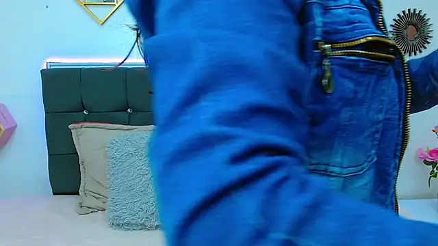 karlamorris  online show from February 22, 2025, 8:53 pm