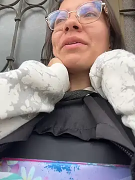 karlamorris  online show from February 18, 2026, 1:18 pm