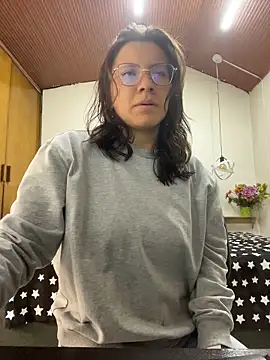 karlamorris  online show from April 10, 2026, 1:05 pm