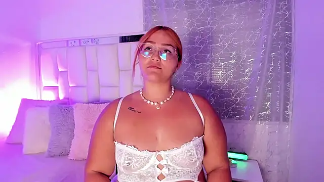 LeahxBarker online show from December 16, 2025, 1:21 am