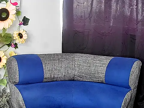 Loraine Ortiz online show from November 18, 2025, 8:13 pm