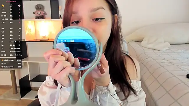 crystal lilith online show from March 16, 2025, 1:27 pm