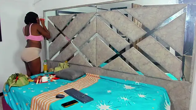 EvaxEmma online show from November 2, 2025, 1:02 pm