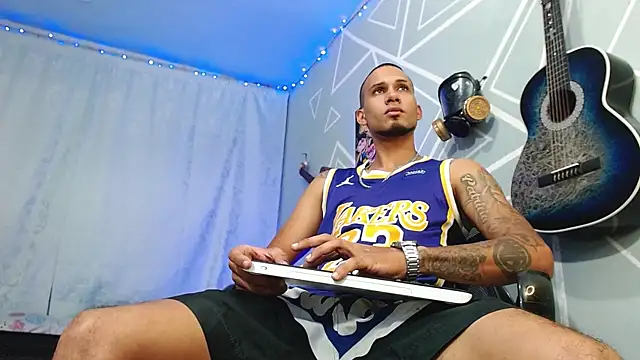 MagnusFrost online show from March 5, 2025, 10:21 pm