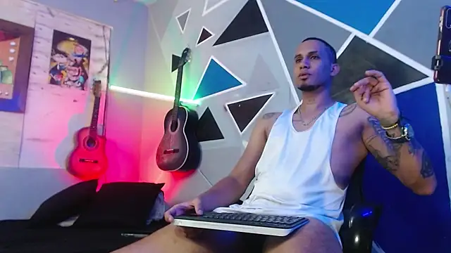 MagnusFrost online show from October 20, 2025, 4:46 am