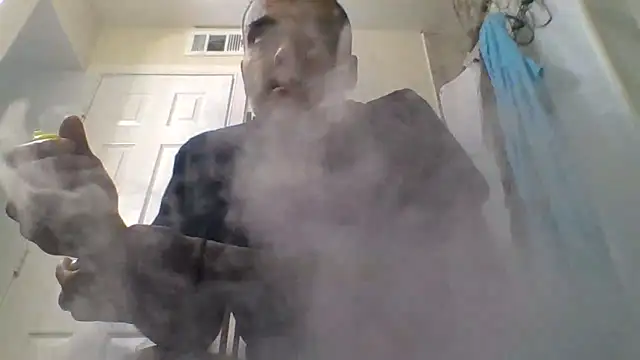 Snapshot of Houstonslong1 chatting on December 18, 2024, 6:10 am Houstonslong1 online show from December 18, 2024, 6:10 am