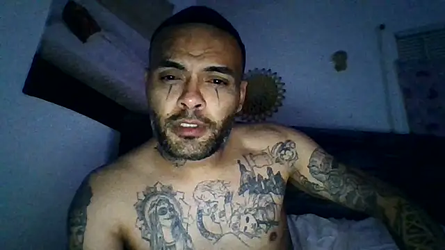 Snapshot of Houstonslong1 chatting on January 16, 2025, 4:38 am Houstonslong1 online show from January 16, 2025, 4:38 am