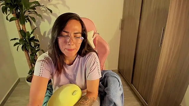 Snapshot of Sofi_Martinezz0 chatting on October 15, 2025, 2:22 am Sofi Martinezz0 online show from October 15, 2025, 2:22 am