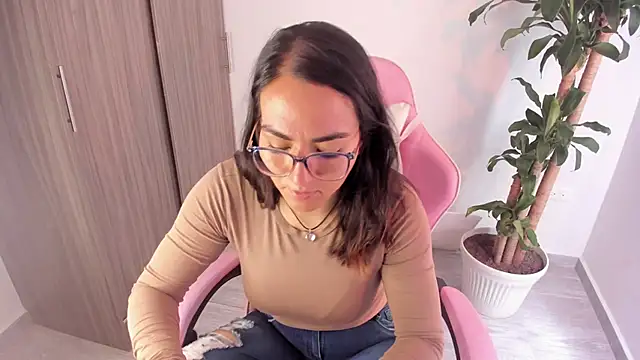 Snapshot of Sofi_Martinezz0 chatting on October 23, 2025, 5:01 pm Sofi Martinezz0 online show from October 23, 2025, 5:01 pm