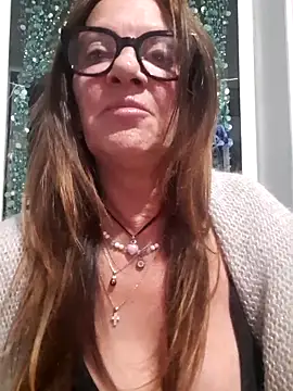 gildamilf online show from April 13, 2026, 7:52 pm