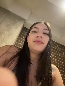 Snapshot of Latina_vanessa chatting on April 8, 2026, 2:33 am Latina vanessa online show from April 8, 2026, 2:33 am