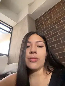 Snapshot of Latina_vanessa chatting on May 6, 2026, 8:14 pm Latina vanessa online show from May 6, 2026, 8:14 pm