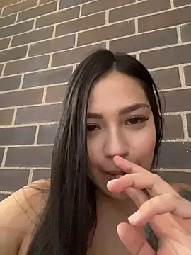 Snapshot of Latina_vanessa chatting on May 19, 2026, 4:24 pm Latina vanessa online show from May 19, 2026, 4:24 pm