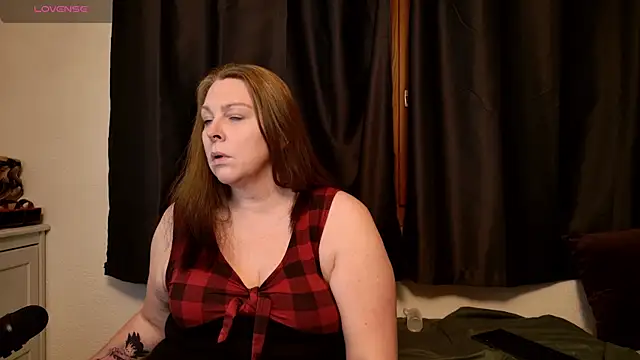 Snapshot of Big_Beautiful_MILF chatting on February 17, 2025, 7:42 pm Big Beautiful MILF online show from February 17, 2025, 7:42 pm