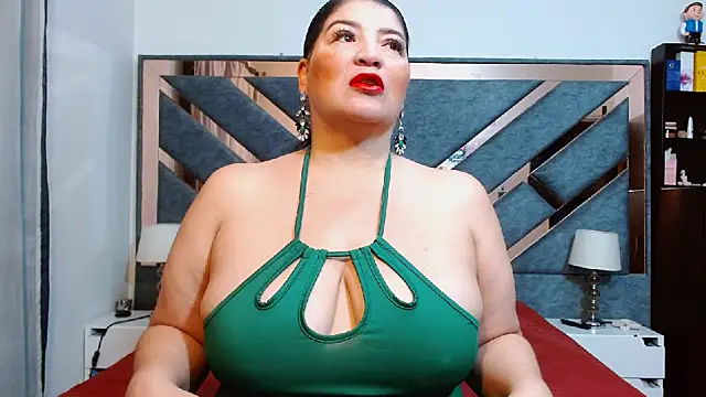 Snapshot of KarlaTesg chatting on November 26, 2025, 9:43 am KarlaTesg online show from November 26, 2025, 9:43 am