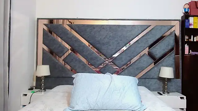 Snapshot of KarlaTesg chatting on December 2, 2025, 10:42 am KarlaTesg online show from December 2, 2025, 10:42 am