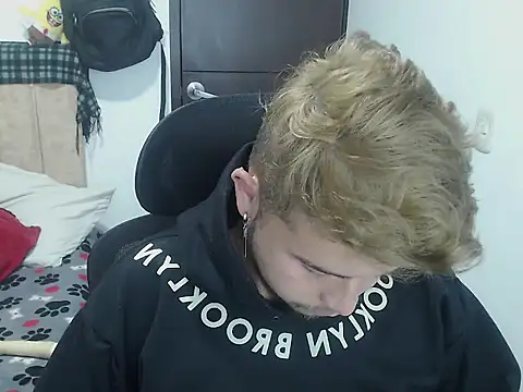 JOHANLEON1 online show from October 14, 2025, 3:57 pm