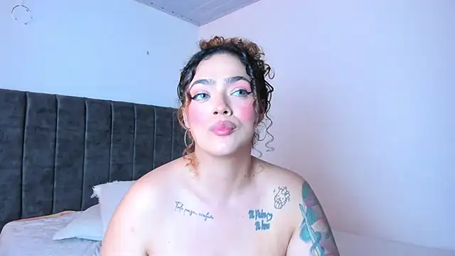 Snapshot of KayllaEvanss_ chatting on May 1, 2026, 12:21 pm KayllaEvanss online show from May 1, 2026, 12:21 pm
