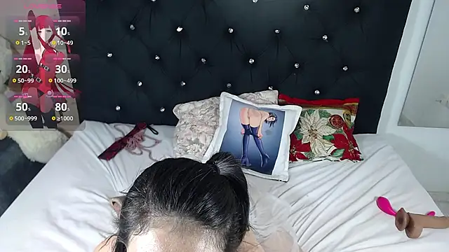 nikol winick online show from November 25, 2025, 3:28 am