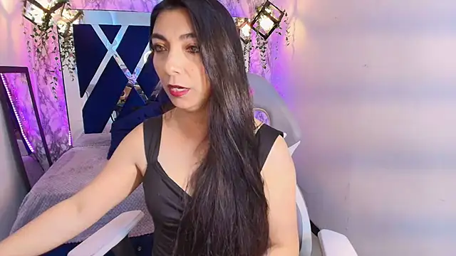 Karla hernandez  online show from September 24, 2025, 11:57 am