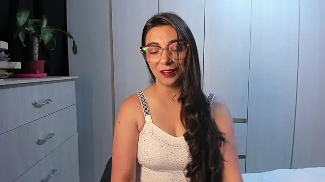 Karla hernandez  online show from May 27, 2026, 10:45 am