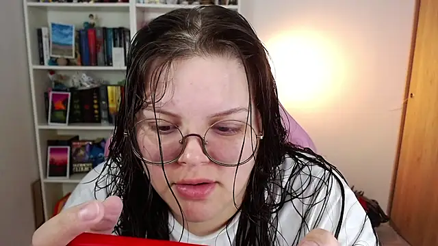Snapshot of Gabiwaifu chatting on May 8, 2026, 4:29 am Gabiwaifu online show from May 8, 2026, 4:29 am