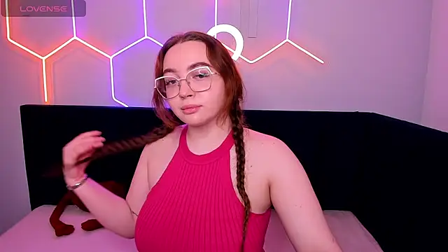 Snapshot of Emma_adorablle chatting on February 8, 2025, 1:32 am Emma adorablle online show from February 8, 2025, 1:32 am