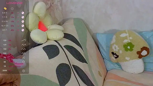 TrissMerigold9 online show from October 30, 2025, 9:26 pm