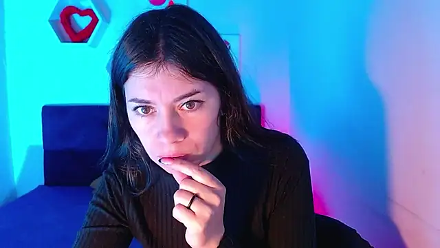 AnnaliOlsenX online show from December 30, 2024, 1:58 pm