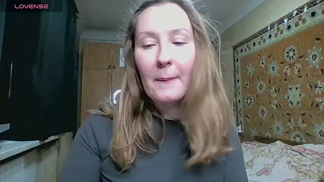 AnnaXLovers online show from October 31, 2025, 1:01 pm