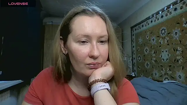 AnnaXLovers online show from March 26, 2026, 9:37 am