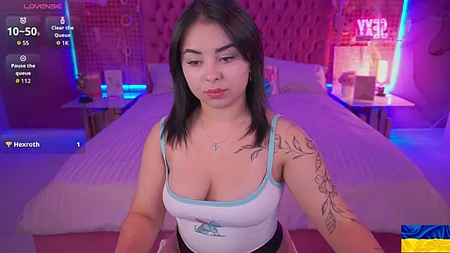 SusieWood online show from October 20, 2025, 7:14 pm