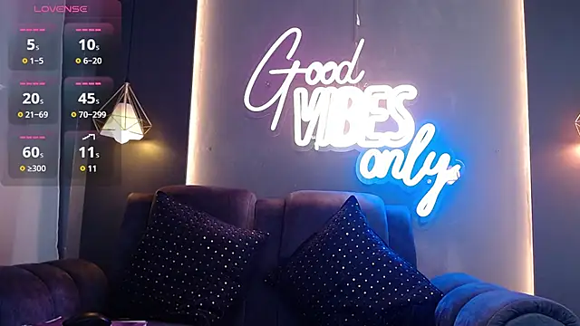 LOLIITA  LOVE online show from December 19, 2024, 6:45 pm