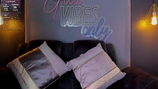 LOLIITA  LOVE online show from December 19, 2025, 6:59 pm