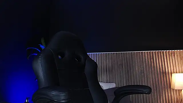 DilanJonnes  online show from February 4, 2025, 10:02 pm