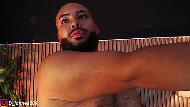 DilanJonnes  online show from September 8, 2025, 11:37 pm