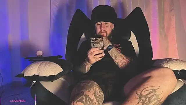 Ash gusbig online show from April 7, 2026, 3:51 am