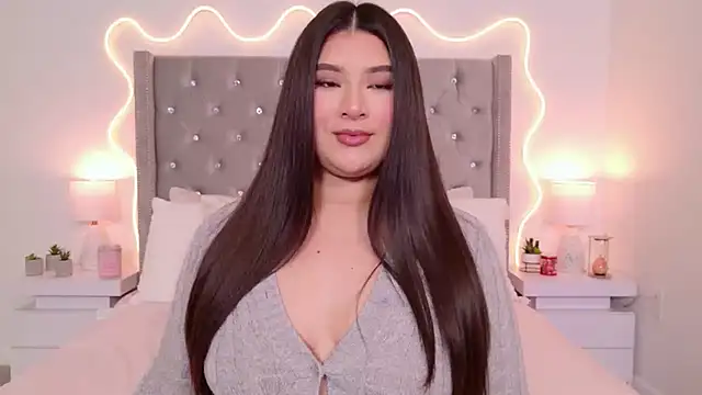 JuliaSUMMERS2022 online show from March 31, 2026, 10:32 pm