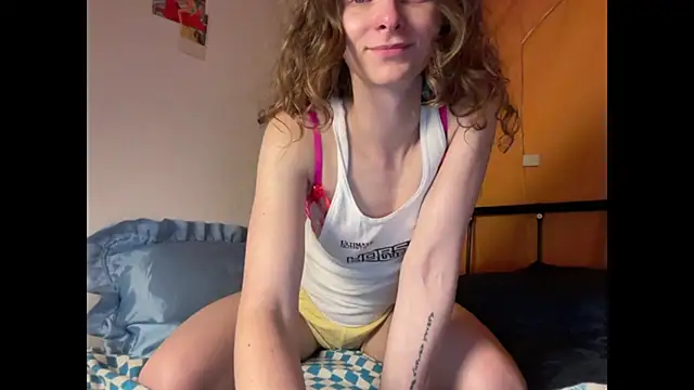 MikkyMoony online show from September 20, 2025, 6:20 pm