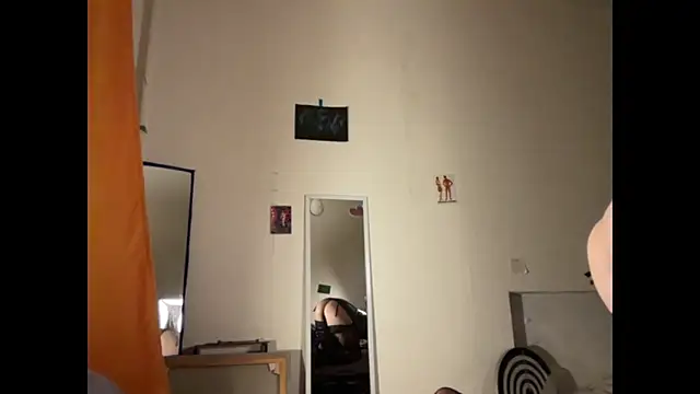 MikkyMoony online show from November 1, 2025, 6:54 pm