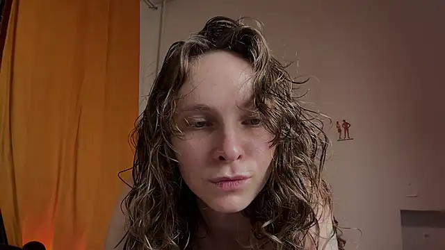 MikkyMoony online show from November 21, 2025, 1:32 pm